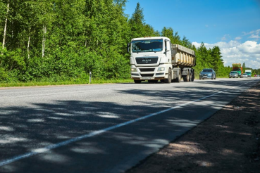 Большегрузы оплачивают ущерб дорогам Ленобласти