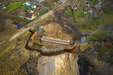 В Ленобласти реку загоняют в дорогу