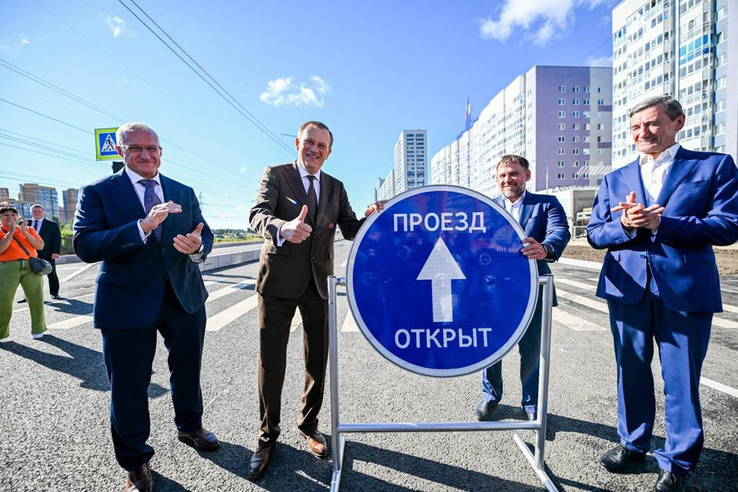 Губернатор Ленобласти открыл рабочее движение на участке от КАД до Петровского бульвара в Мурино