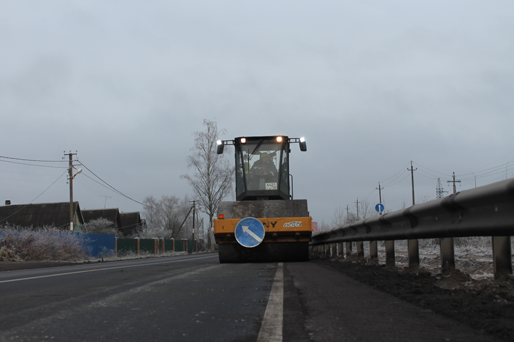 Ленобласть завершает ремонт дороги к городу Тельмана