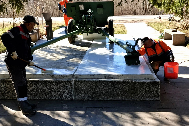 Ленинградские дорожники провели ежегодный субботник