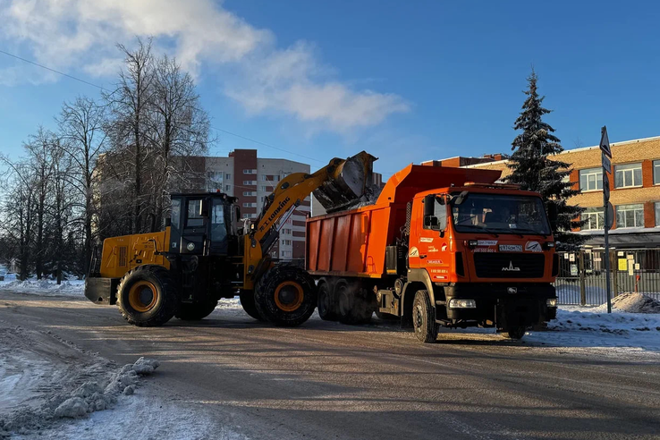 Дорожники Ленобласти запустили пилотный проект по совместной с фермерами уборке региональных дорог